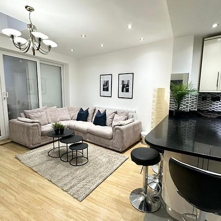 London Charm - Comfortable Room In Spacious House Extérieur photo