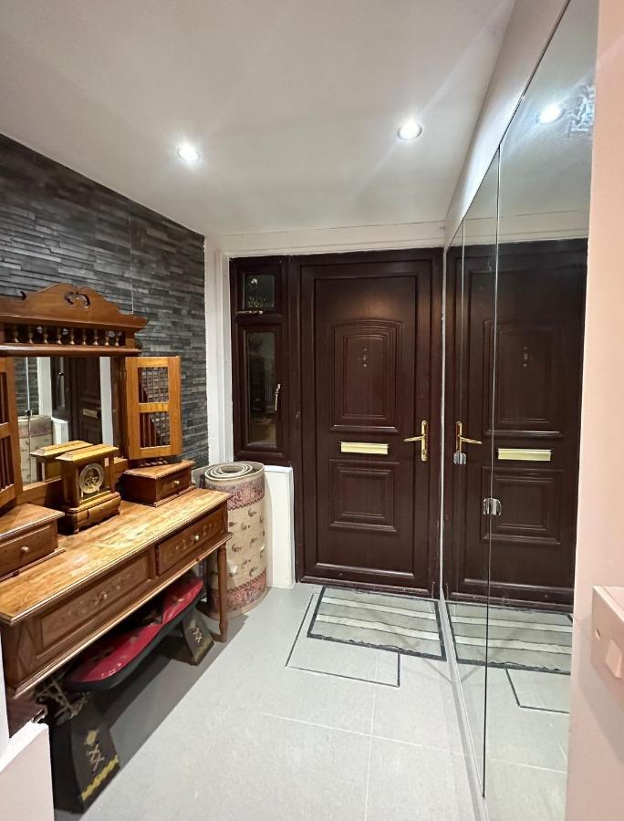 London Charm - Comfortable Room In Spacious House Extérieur photo